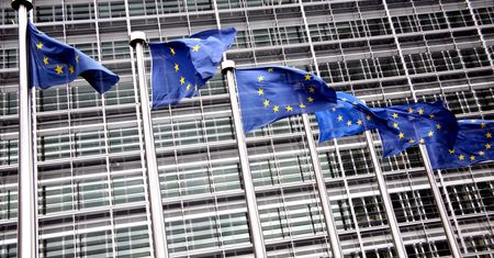 Nowy sondaż. Polacy chcą końca konfliktu z Unią Europejską