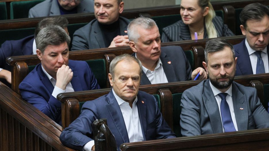W�adys�aw Kosiniak-Kamysz, Donald Tusk, Jan Grabiec, Tomasz Siemoniak, Andrzej Doma�ski
Warszawa, 06.12.2024. Wicepremier, minister obrony narodowej W�adys�aw Kosiniak-Kamysz (P), premier Donald Tusk (L); za nimi, od lewej: szef KPRM Jan Grabiec, minister spraw wewn�trznych i administracji Tomasz Siemoniak i minister finans�w Andrzej Doma�ski w �awach rz�dowych na sali obrad Sejmu w Warszawie, 6 bm. W Sejmie odb�dzie si� m.in. g�osowanie bud�etu na 2025 r. (mr) PAP/Rafa� Guz
Rafa� Guz
X kadencja, 10, 10., Dziesi�ta, kadencji, obrad, Obrady, plenarna, polityk polityka, Polityka, posiedzenie, Posiedzenie Sejmu, pos�owie, Sala plenarna posiedze� obrad, sala posiedze�, sejm, Sejm RP, sejmu