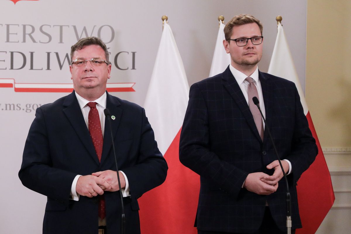 Minister Michał Wójcik zaśpiewa na festynie, któremu patronuje wiceminister sprawiedliwości Michał Woś
