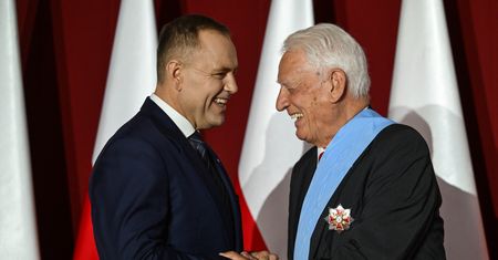 Nawrocki przyznał Order Orła Białego. "To wojownik"