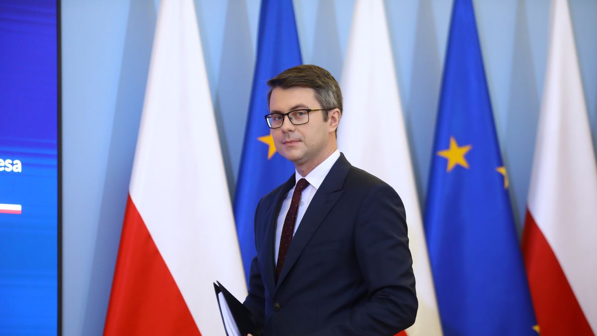 Piotr Mueller
Warszawa, 04.11.2022. Rzecznik rz�du Piotr Mueller podczas konferencji prasowej w siedzibie Kancelarii Prezesa Rady Ministr�w w Warszawie, 4 bm. (sko) PAP/Rafa� Guz
Rafa� Guz
briefing, dla medi�w, konferencja, KPRM, media, odpowiedzi, Piotr Mueller, Piotr Muller, polityk, prasowa, prasowy