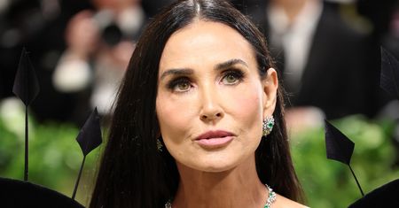 Modowe koszmarki z MET Gali 2024. Demi Moore zaliczyła wpadkę. Nie wiadomo, na co patrzeć