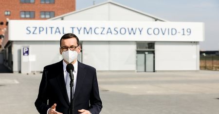 Koronawirus. Sztab kryzysowy w szpitalu tymczasowym. Z udziałem premiera