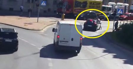 Olsztyn. Wypadek na pasach. Kierowca volvo "nie zauważył" pieszej