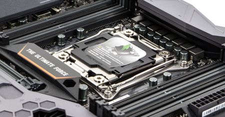 Intel przypadkowo (?) ujawnił nowe chipsety Z390 i X399