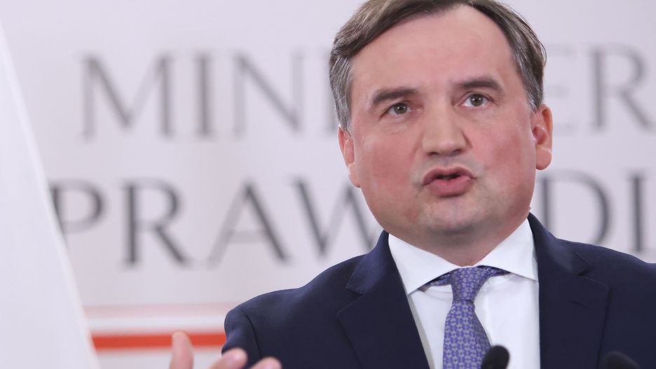 Warszawa, 07.09.2021. Minister sprawiedliwości Zbigniew Ziobro podczas konferencji prasowej w siedzibie Ministerstwa w Warszawie, 7 bm. Temat spotkania: "Komentarz w sprawie wniosku Komisji Europejskiej o nałożenia kar finansowych na Polskę". (sko) PAP/Leszek Szymański