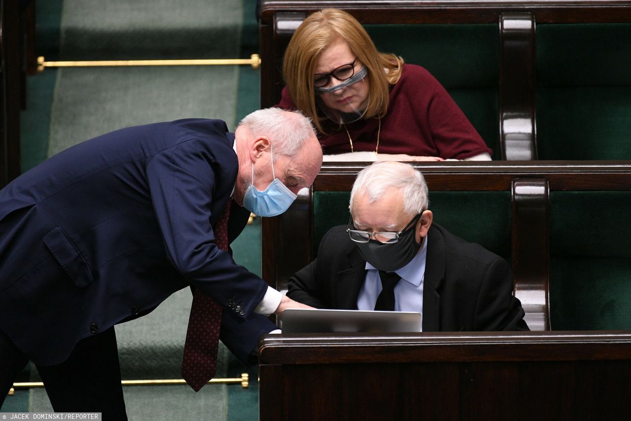 Katastrofa smoleńska. Brejza ujawnia wydatki podkomisji Macierewicza