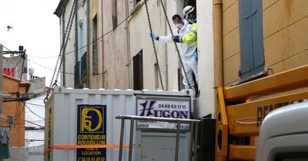 Francja. Interwencja straży pożarnej - 250 kg mężczyzna ewakuowany
