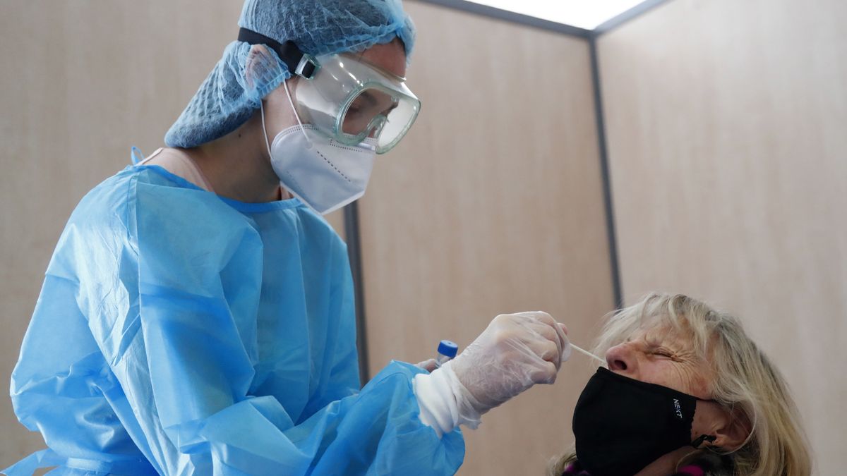 Koronawrius. Prezydent Andrzej Duda zapowiedział nowy sprzęt, który wykrywa COVID-19 z oddechu.