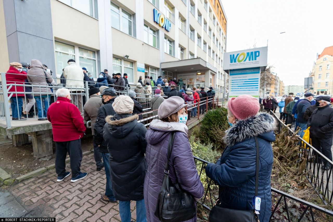 Rejestracja seniorów 70+. Brak terminów. "Boimy się, że nie dożyjemy"