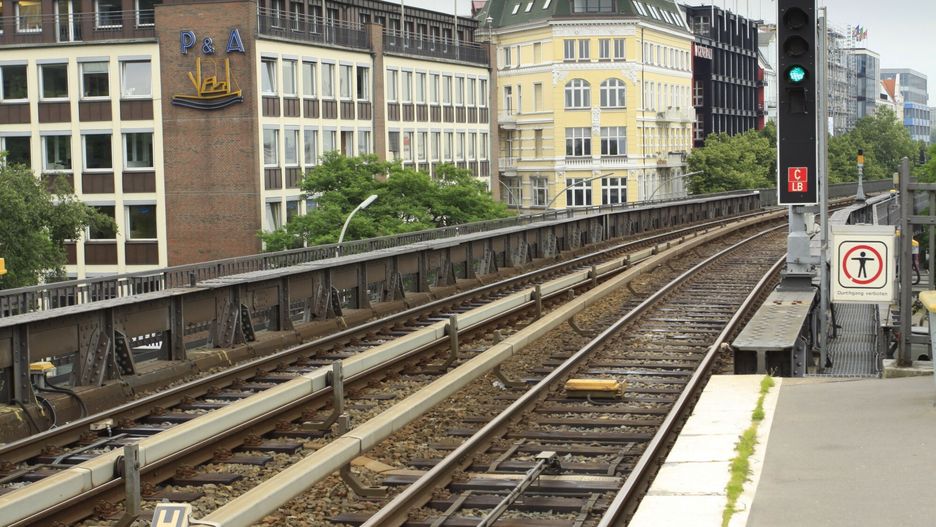 reporter7_baza03.07.2013 Hamburg , Niemcy N/z tory kolejki miejskiej           Fot. Piotr Zajac/REPORTERPiotr Zajac/REPORTER