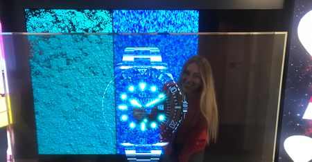 Transparentny T-OLED LG już w Polsce. Sprawdziłam, czy faktycznie robi tak piorunujące wrażenie