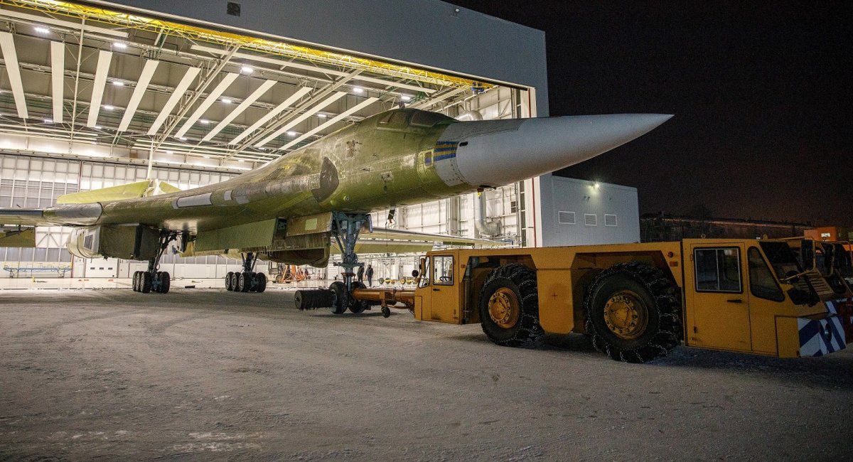 Tu-160M ​​​​​​zlożony z elementów z czasów ZSRR, 30 grudnia 2022 r