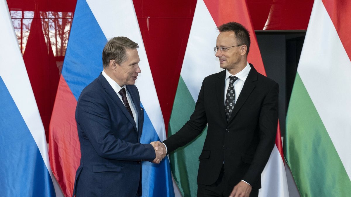 Temporary
Hungarian Minister of Foreign Affairs and Trade Peter Szijjarto, right, receives Russian Minister of Health Mikhail Murashko ahead of the 15th Intergovernmental Meeting of the Hungarian-Russian Economic Joint Committee in Puskas Arena in Budapest, Hungary, Friday, Sept. 20, 2024. (Zsolt Szigetvary/MTI via AP)
Zsolt Szigetvary