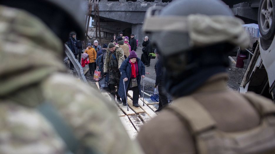Ukraińskie służby ds. sytuacji nadzwyczajnych podają, że najtrudniejsza sytuacja humanitarna na Ukrainie jest obecnie w rejonie buczańskim w obwodzie kijowskim. W miejscowościach okupowanych przez Rosję jej żołnierze dopuszczają się kradzieży, zabójstw i gwałtów.