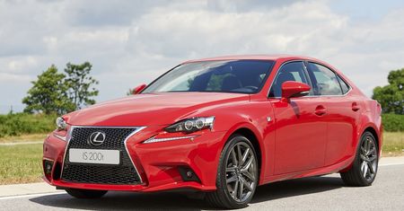 Lexus IS 200t - nowa jednostka w japońskim sedanie