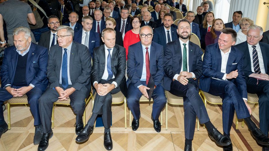 Jarosław Gowin wśród polityków opozycji.