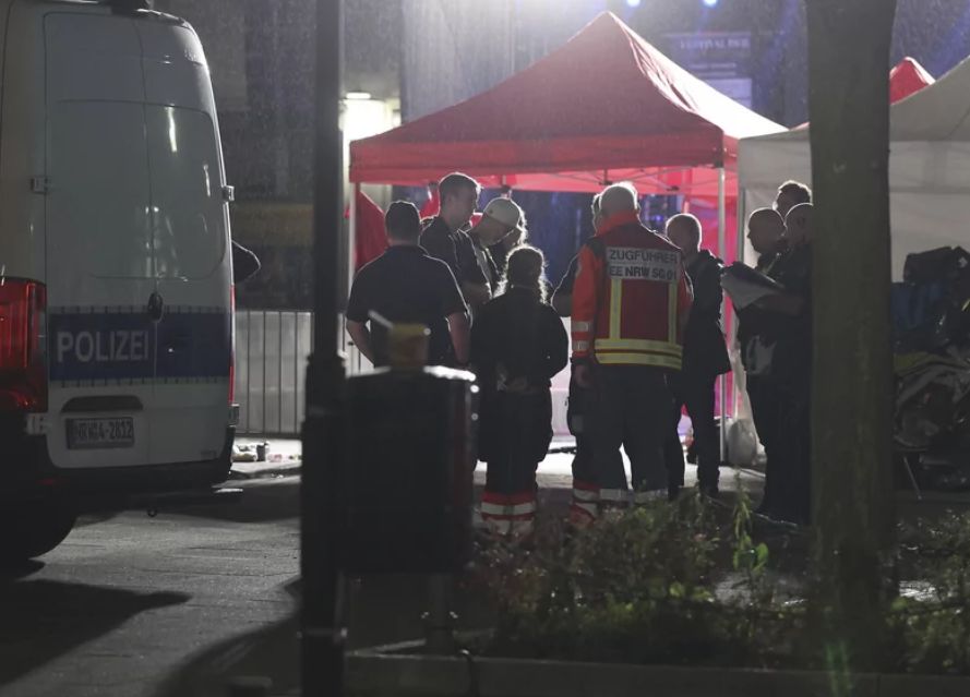 Knife attack at Solingen festival leaves 3 dead, 8 injured