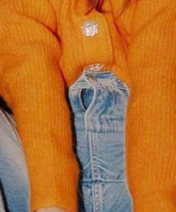 Anna Lewandowska eksponuje rozpięty rozporek