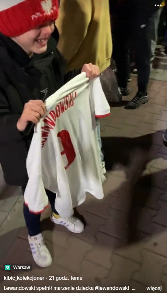 Robert Lewandowski podpisał się na koszulce