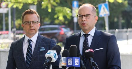Posłowie skontrolowali PLL LOT. "Kolejny przykład niegospodarności"