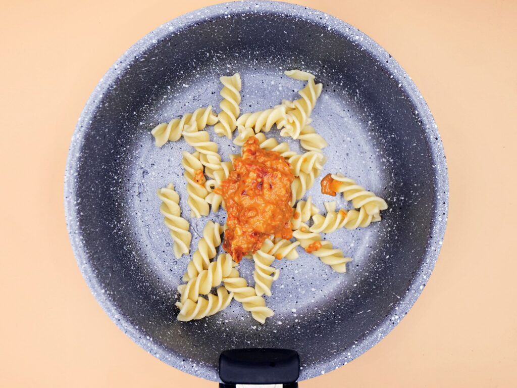 Makaron z pesto z suszonych pomidorów