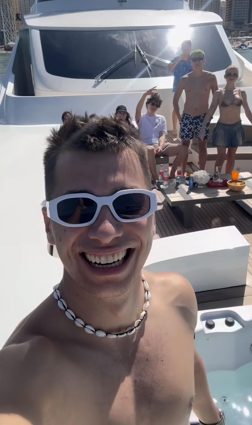 Friz świętował 28. urodziny na luksusowym jachcie w Dubaju