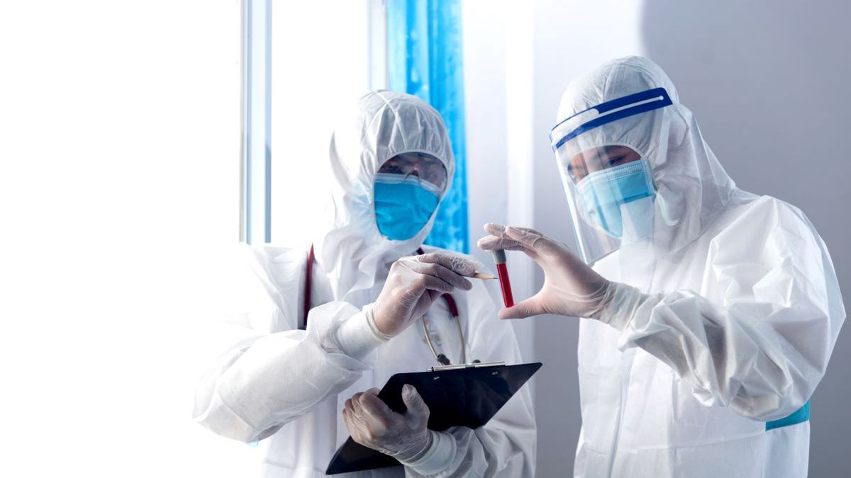 Naukowcy odkryli, co może warunkować ciężki przebieg COVID-19