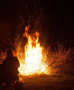 Makabra w Siedlcach. Gasiła ognisko, 60-latka spłonęła żywcem