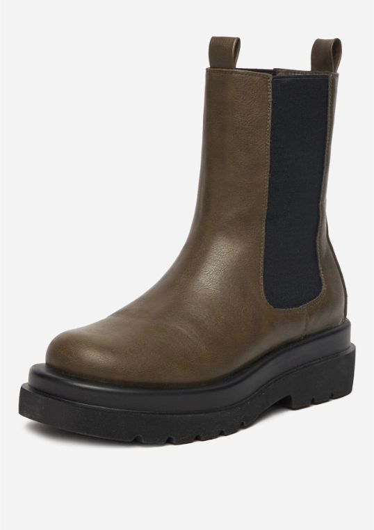 Oliwkowe sztyblety dostępne są w CCC