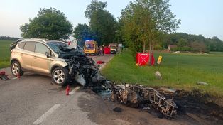 Czołowe zderzenie motocykla i osobówki. Motocyklista i pasażerka zginęli na miejscu