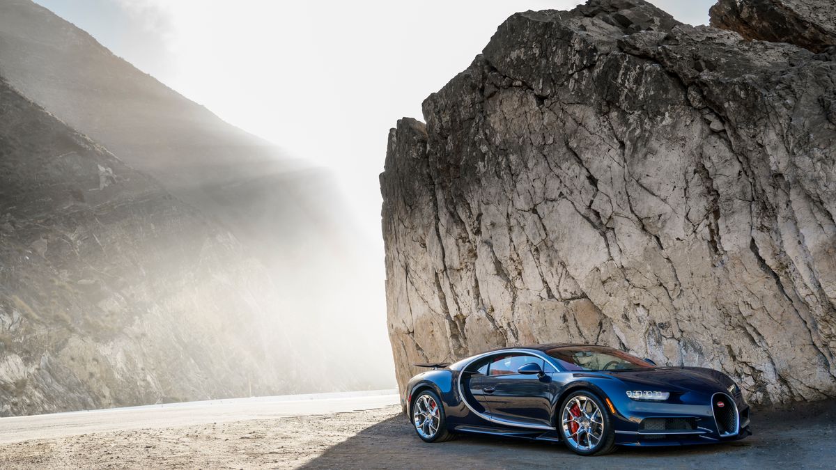 Przypomnijmy, że na ostatniej prostej w żywocie Veyrona Bugatti miało spore problemy ze znalezieniem klientów na ten model. Producent starał się uatrakcyjnić ten wóz licznymi seriami specjalnymi, ale mimo to sprzedaż nie szła w zadowalającym tempie.