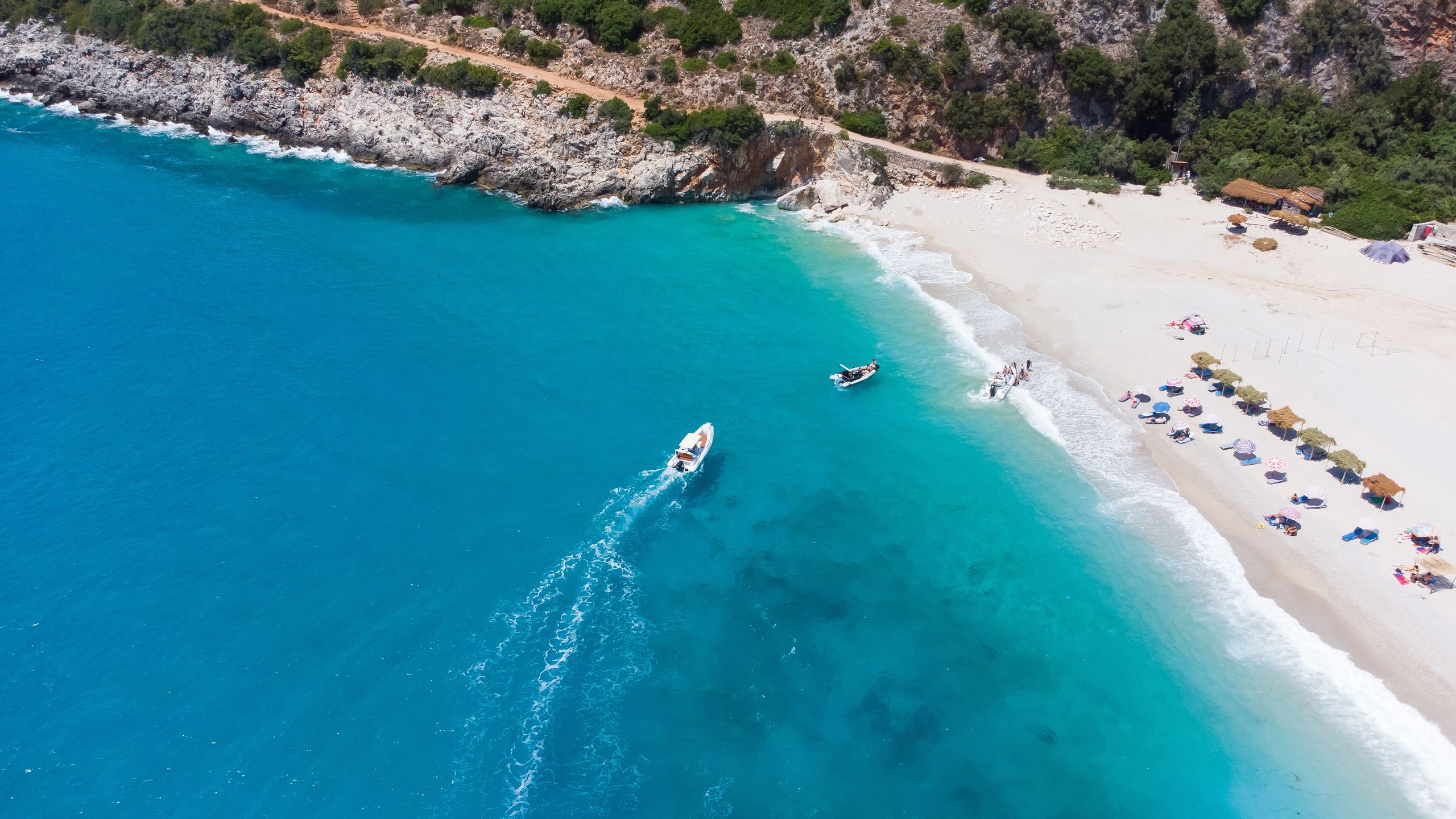 Gjipe Beach należy do najbardziej znanych plaż w Albanii