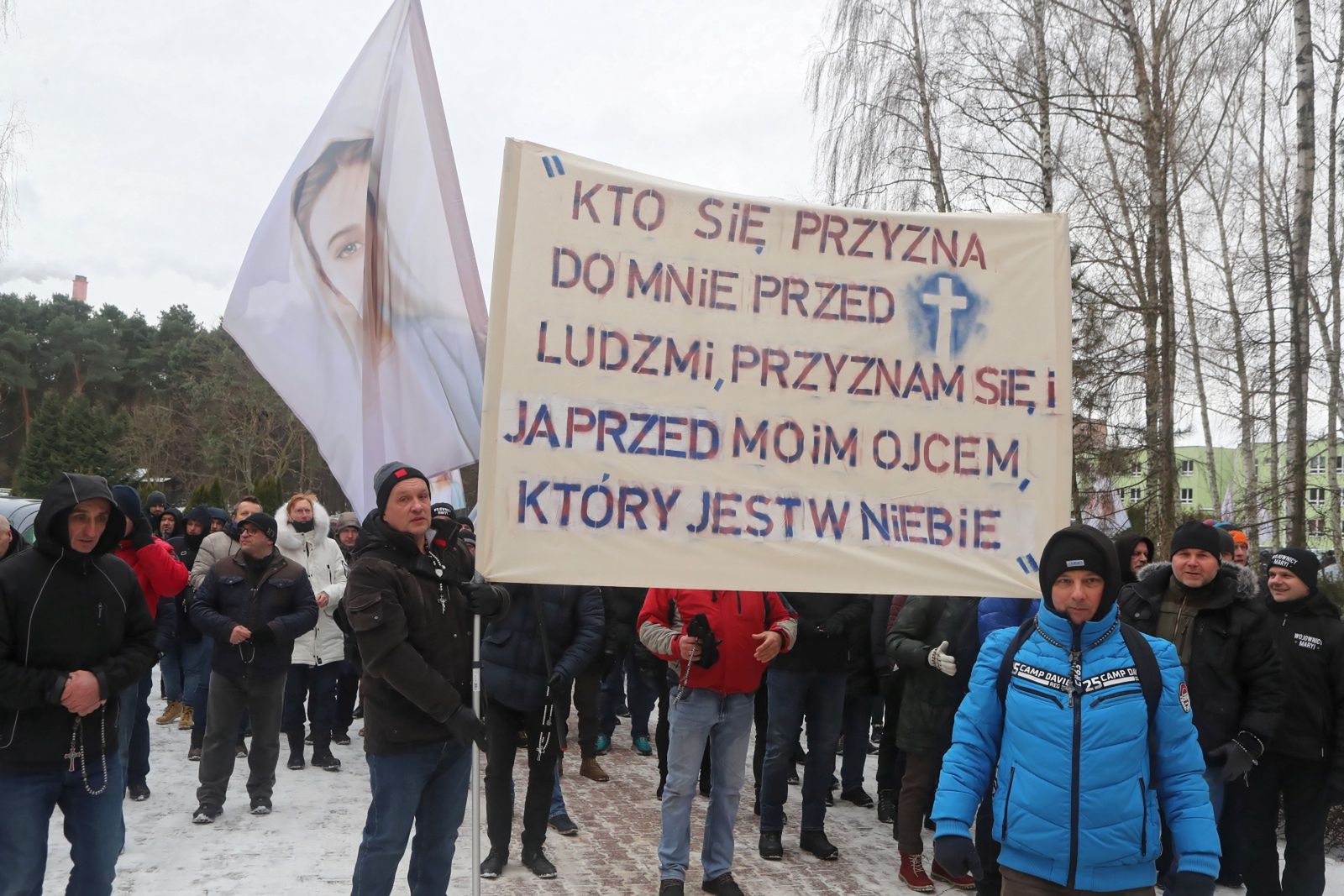 Wojownicy Maryi na ulicach. W rękach miecz, na ustach modlitwa