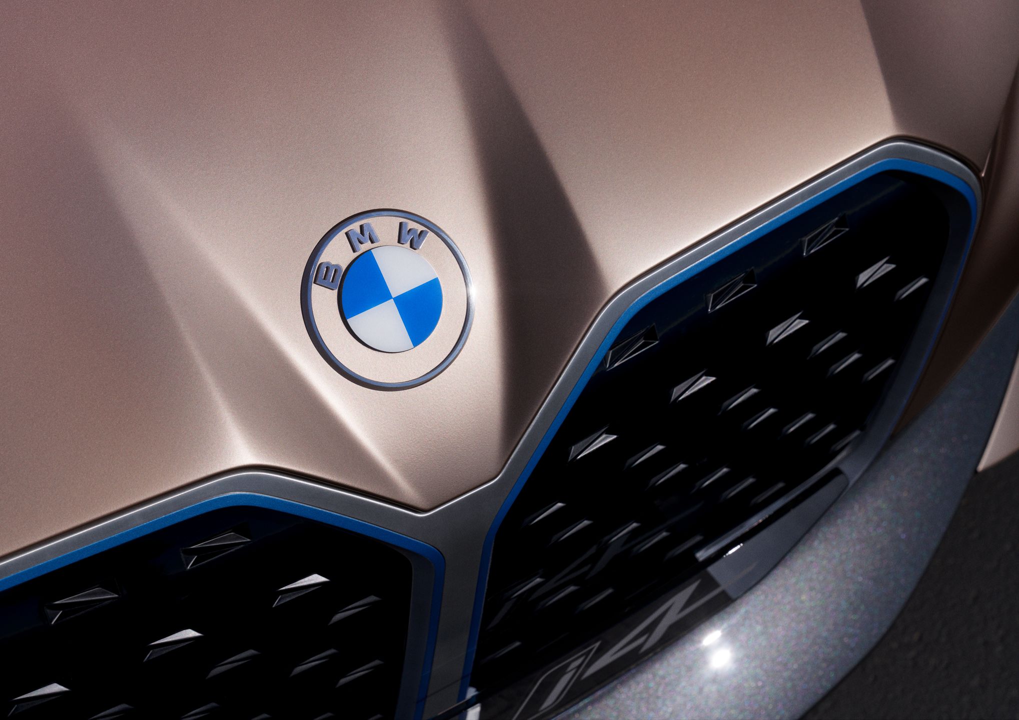 Czy ten grill się przyjmie? Według szefa designu BMW, klientom się podoba