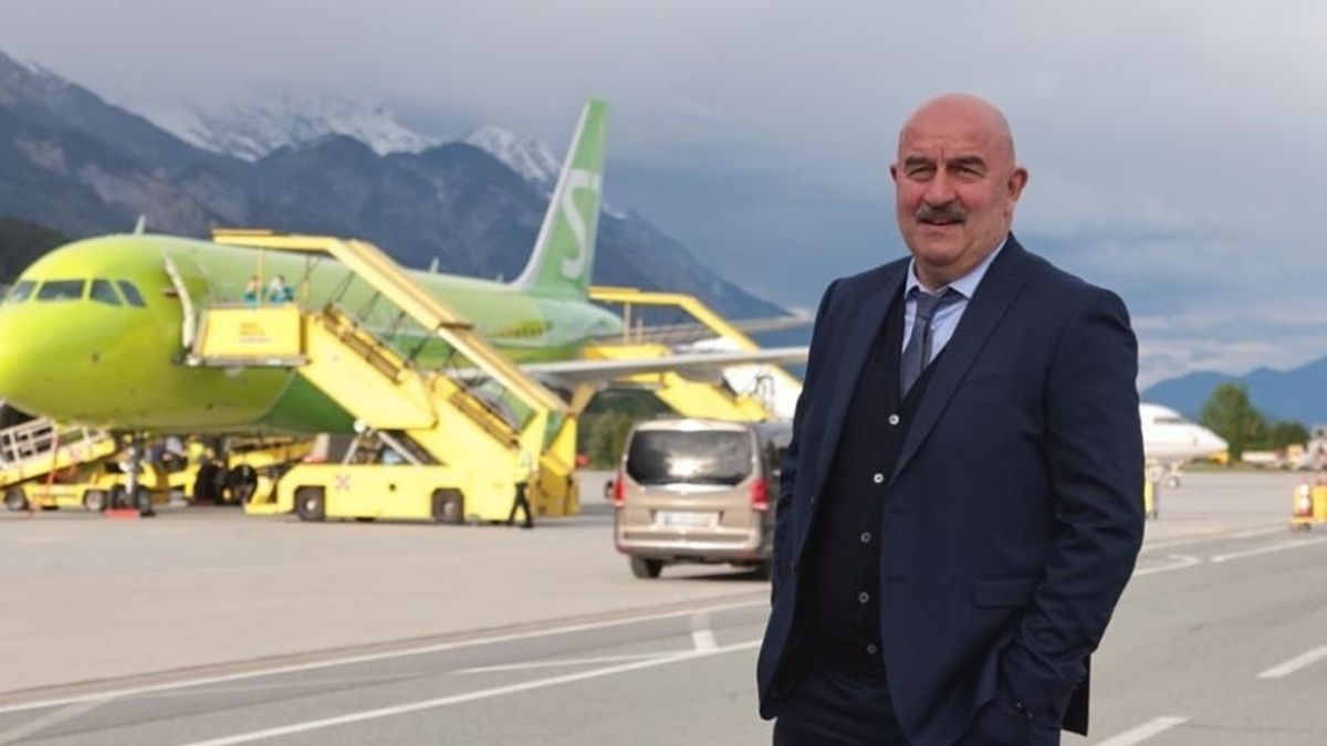 Stanisław Czerczesow na płycie lotniska