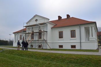 Kotowa Wola: Mija szósty rok odbudowy zabytkowego siedemnastowiecznego dworu Resztówka