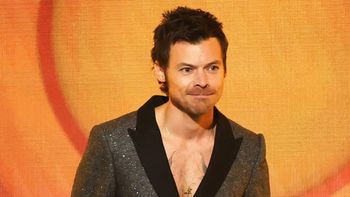 Harry Styles nie mógł przestać się ŚMIAĆ NA POGRZEBIE własnej babci. "Zacząłem myśleć o piosenkach do kremacji. I się zaczęło"