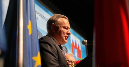 Prezydent Bydgoszczy przegrał wyborczy zakład. Nie będzie miał lekko