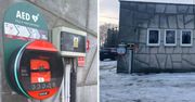 Nowy defibrylator AED w Płocku – ratujące życie urządzenie na cmentarzu przy ul. Bielskiej