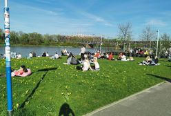 Warszawa. Polacy korzystają z pogody. Tłumy na Bulwarach Wiślanych