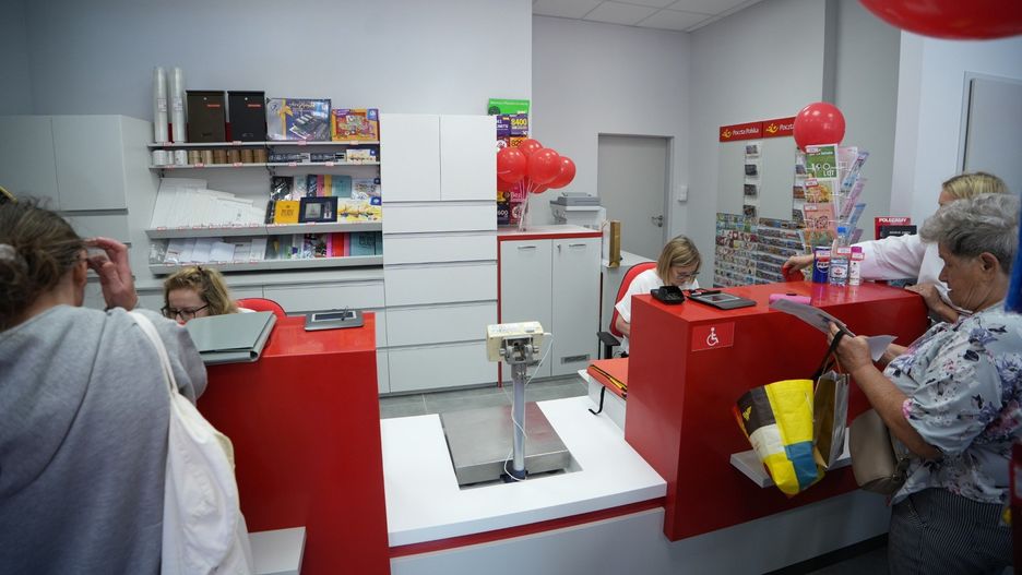 Bank Pocztowy prowadzi obsługę bankową klientów m.in. w placówkach w sieci Poczty Polskiej.