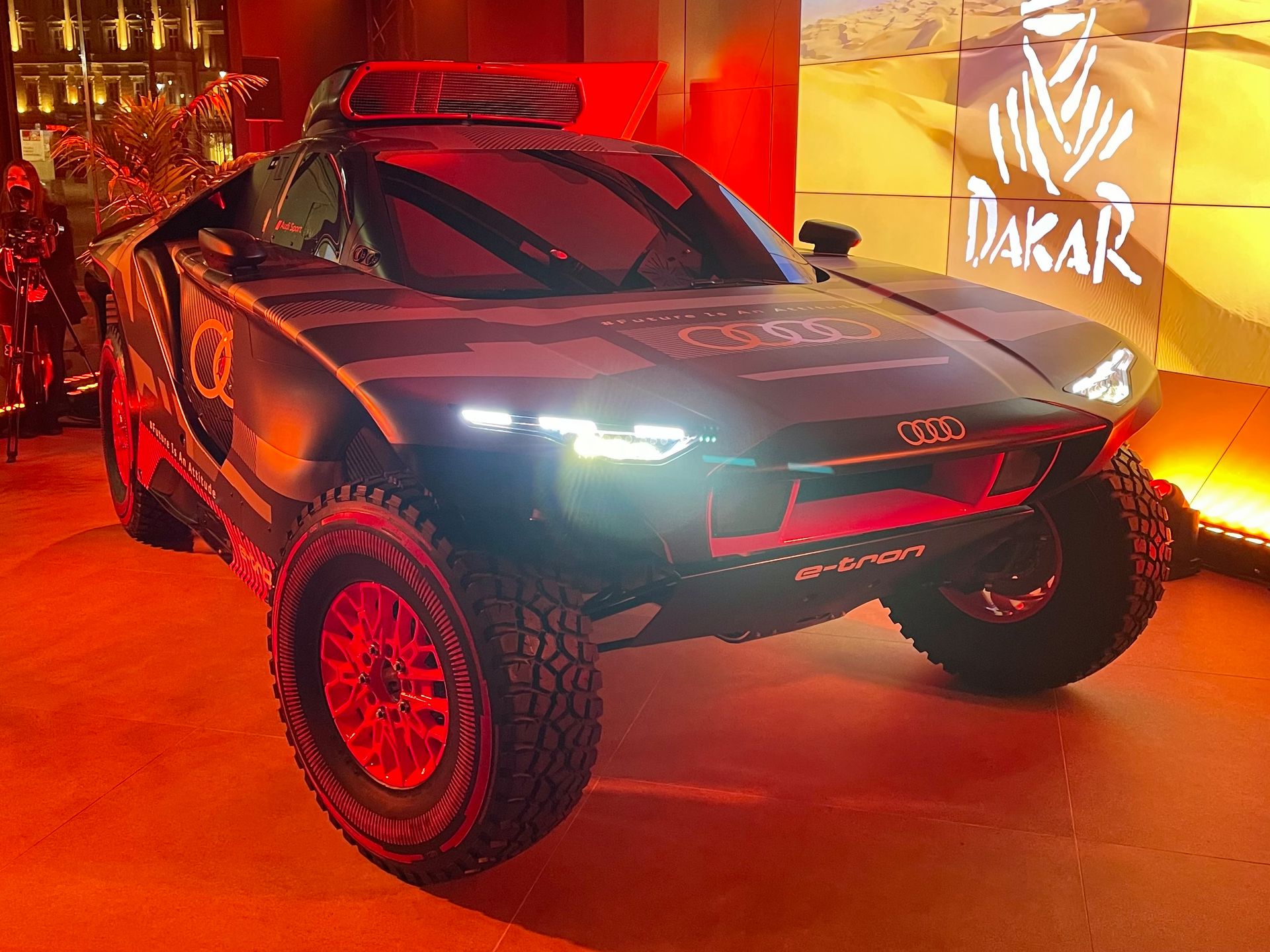 Audi RS Q e-tron, a raczej jego nadwozie, odwiedziło Warszawę