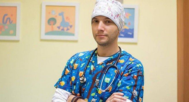 Lekarz Dawid Ciemięga zebrał 50 tys. złotych na film o antyszczepionkowcach. "Inspirowałem się Sekielskim"