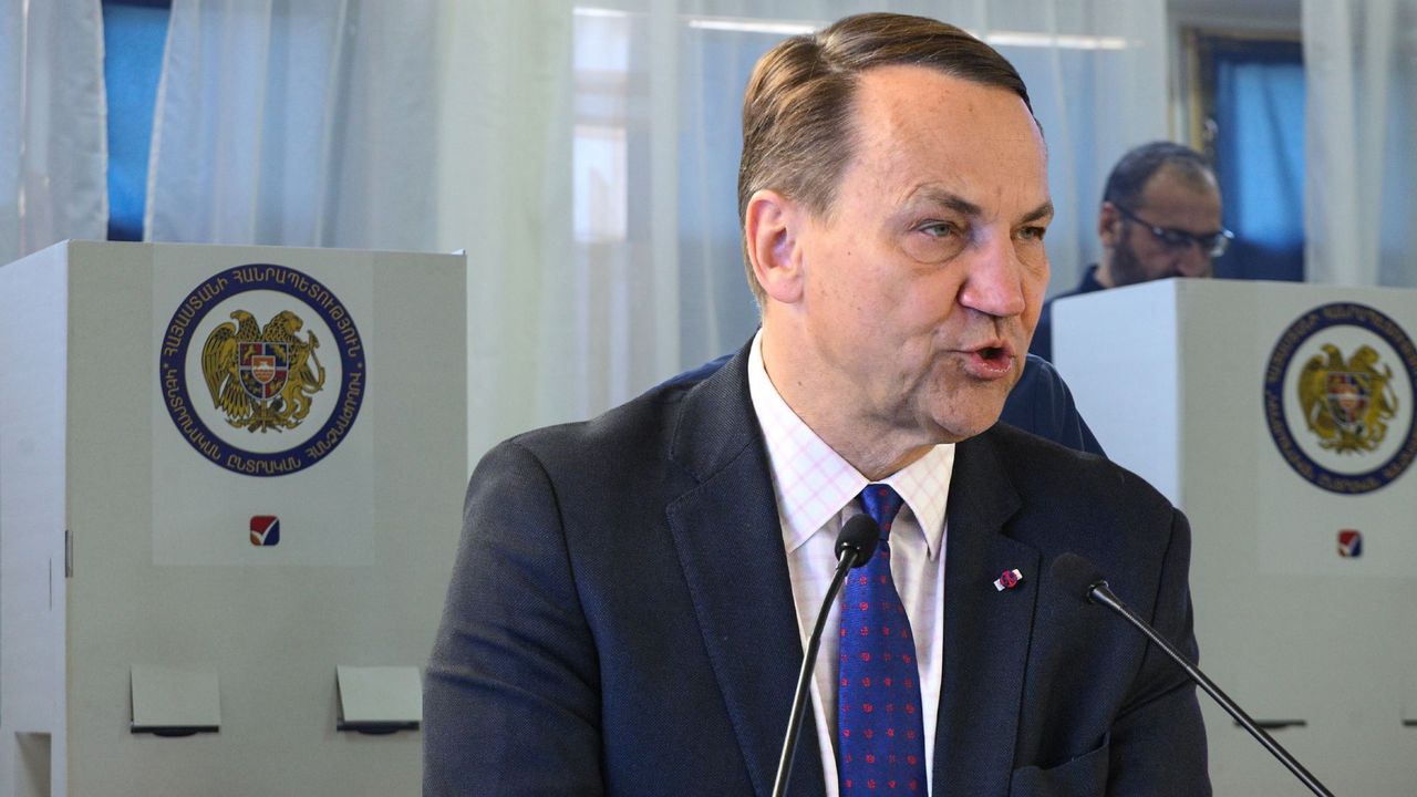 Sikorski gratuluje. Mówi o zbliżeniu Armenii do Europy
