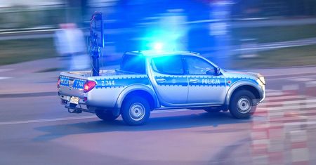 Pijany mężczyzna opluł lekarza. Policji groził, że zarazi ich koronawirusem