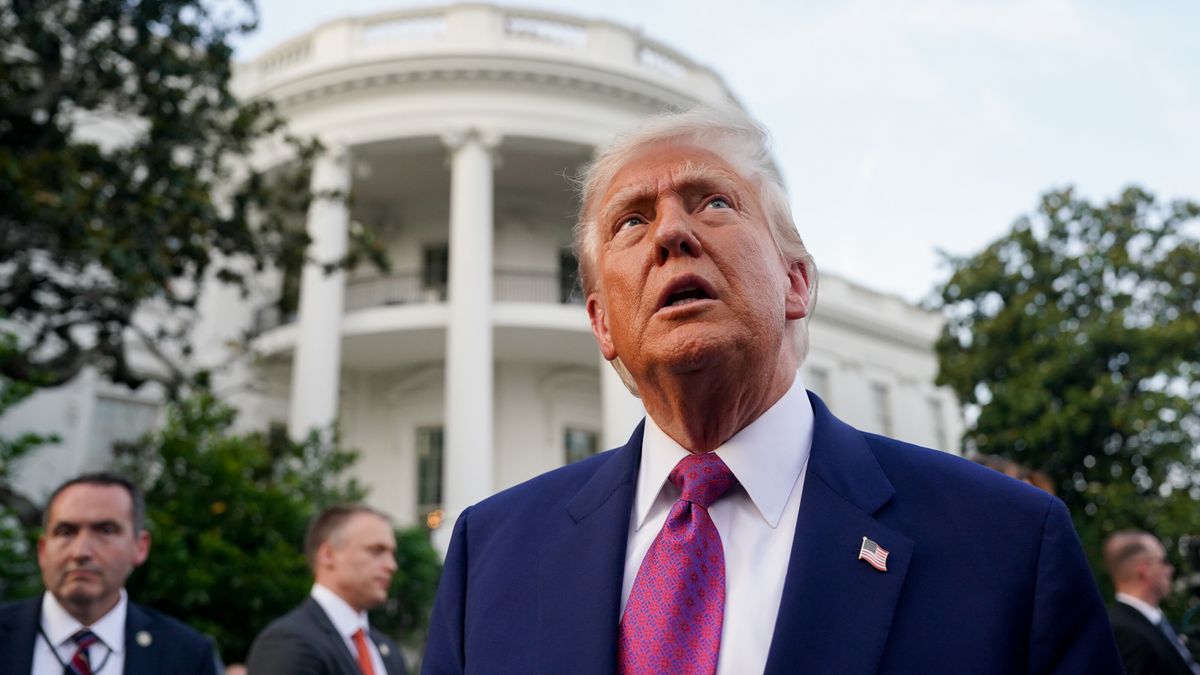 US President Donald Trump during the Congressional picnic on the South Lawn of the White House in Washington, DC, USA, 12 June 2025. Senate Republicans seeking to put their mark on the House-passed tax-and-immigration package, are considering raising the state and local tax deduction cap to $30,000, lower than the House?s $40,000 plan. EPA/ALEXANDER DRAGO / POOL Dostawca: PAP/EPA.
