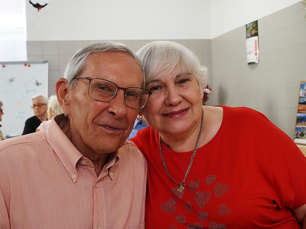 Seniorzy z DDP Łodzi - Anna i Jerzy świętują pierwszą rocznicę ślubu.