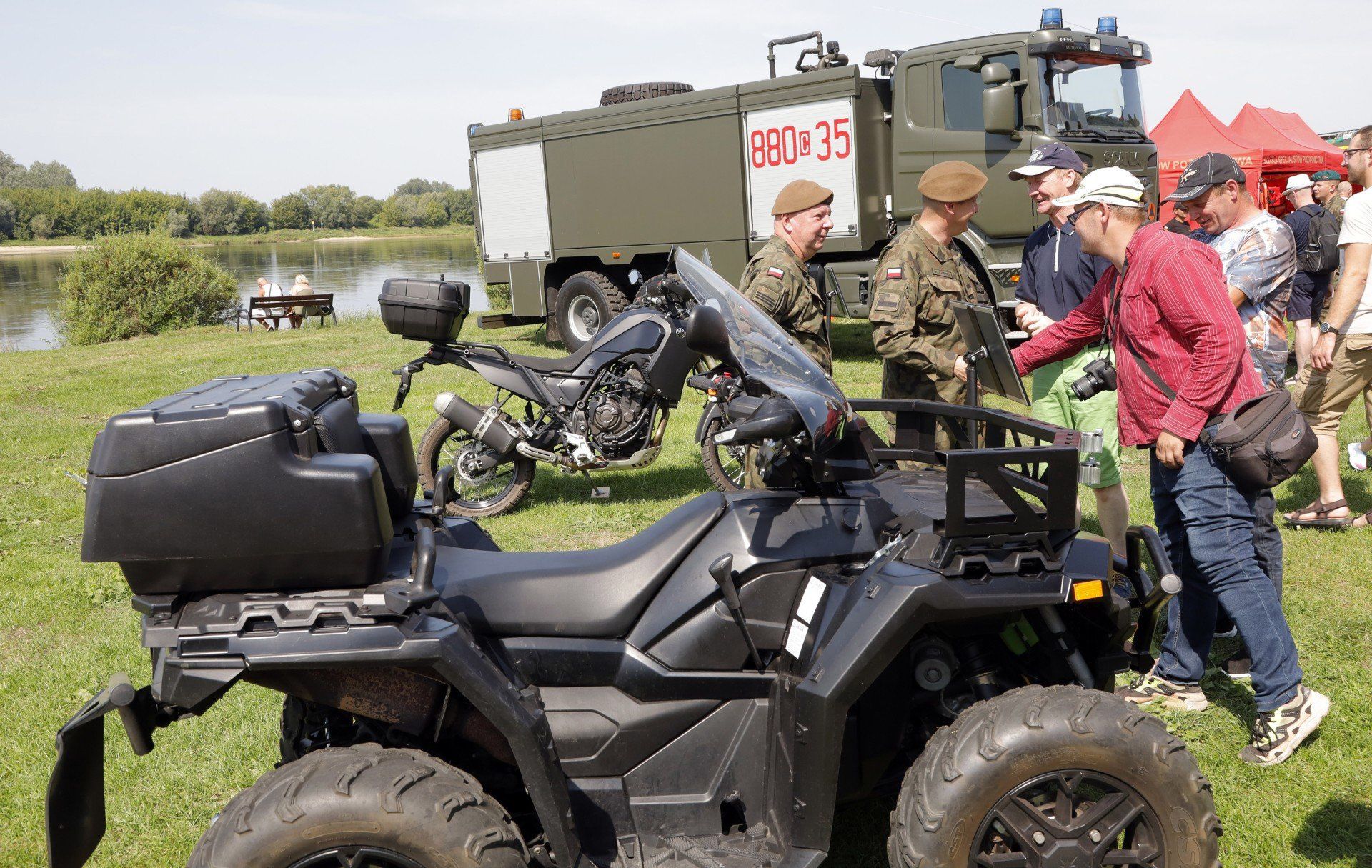 Piknik wojskowy w dniu święta WP na Błoniach Nadwiślańskich w Grudziądzu