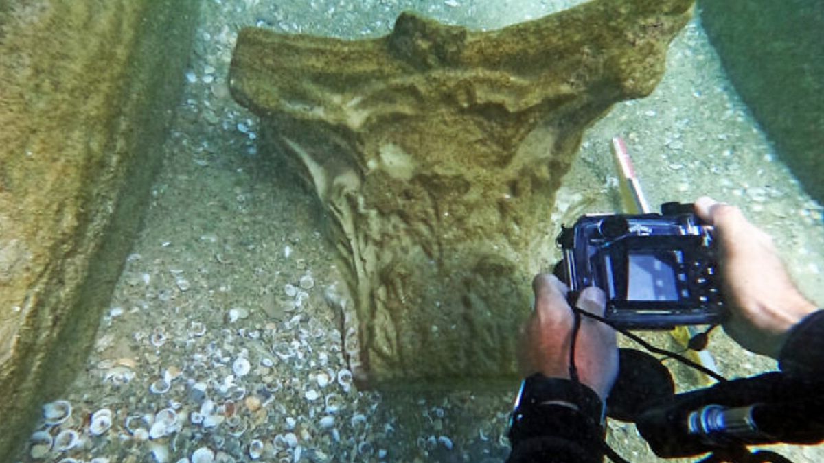 Odnaleziono wrak starożytnego statku.